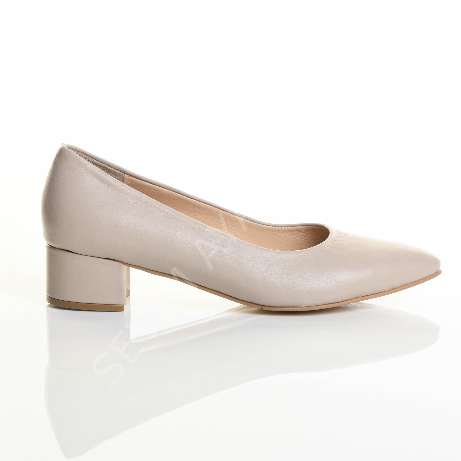 KADIN HAKİKİ DERİ KISA TOPUK KREM AYAKKABI