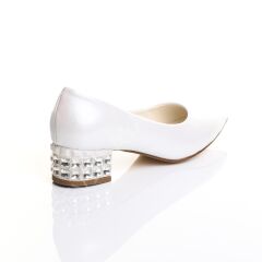 KADIN SEDEF BEYAZ KISA TOPUKLU TAŞ DETAYLI AYAKKABI