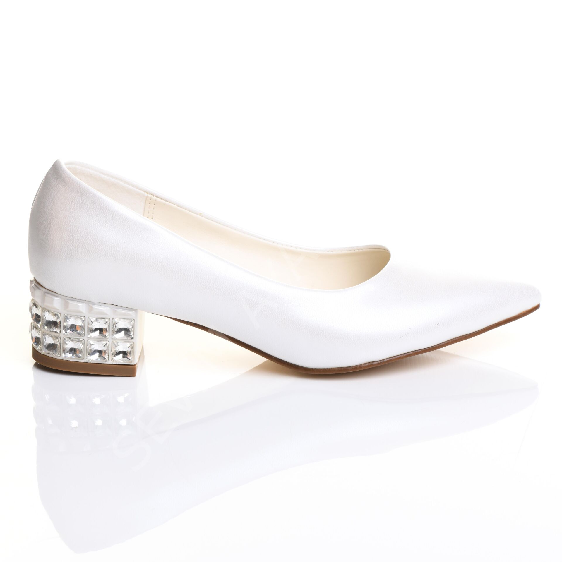 KADIN SEDEF BEYAZ KISA TOPUKLU TAŞ DETAYLI AYAKKABI