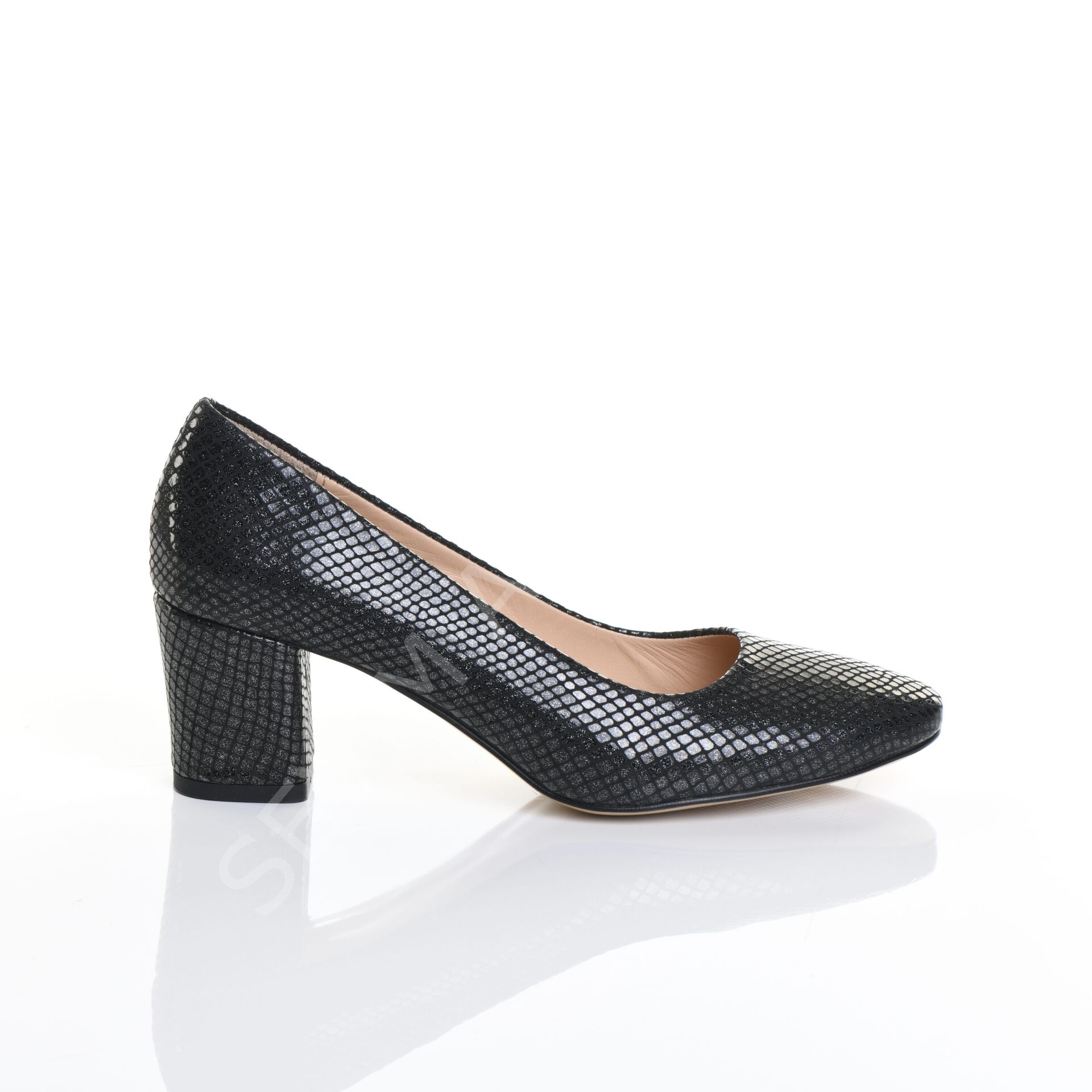 KADIN SİYAH BASKILI HAKİKİ DERİ RAHAT KALIP AYAKKABI