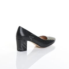 KADIN SİYAH BASKILI HAKİKİ DERİ RAHAT KALIP AYAKKABI