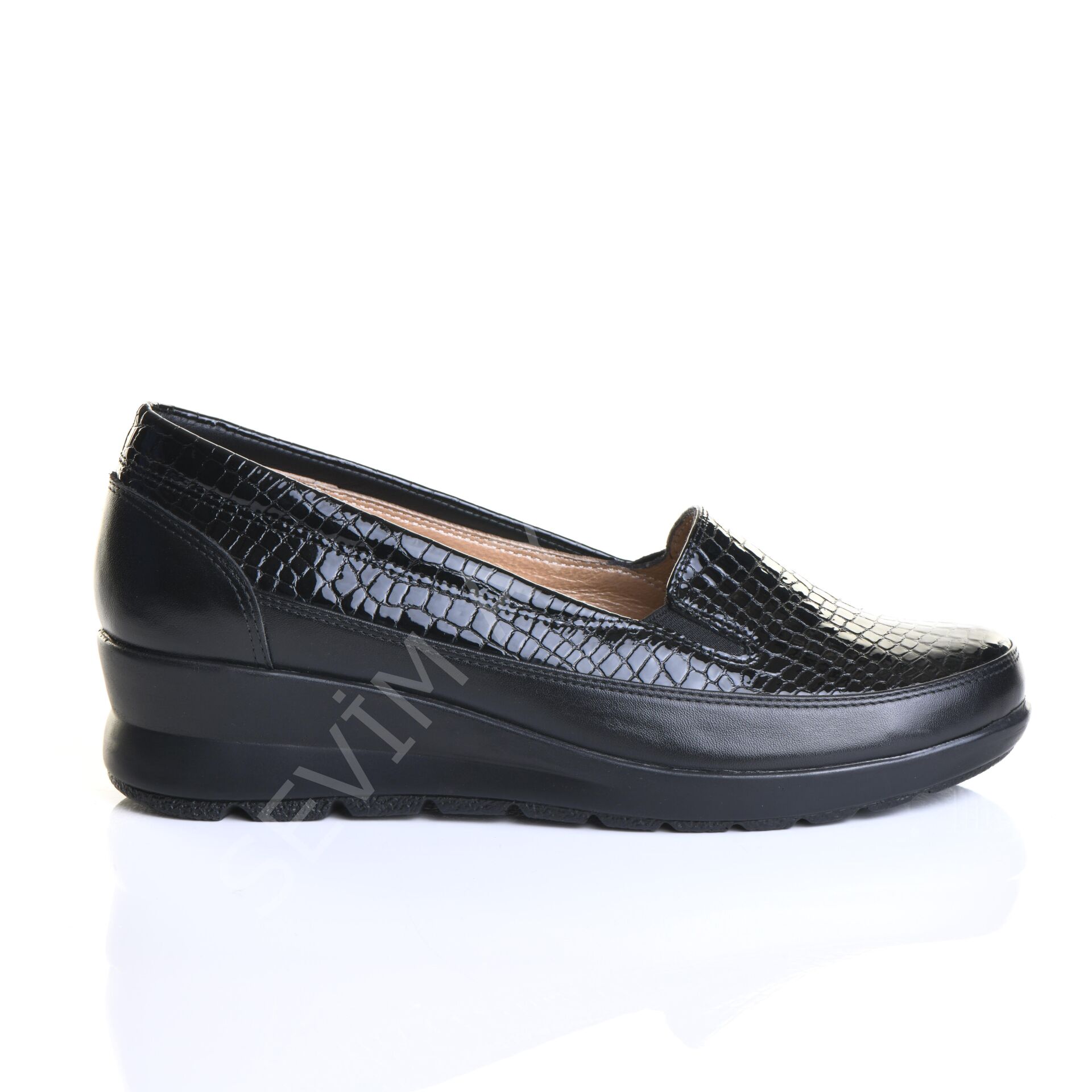 KADIN HAKİKİ DERİ SİYAH ORTOPEDİK GÜNLÜK AYAKKABI