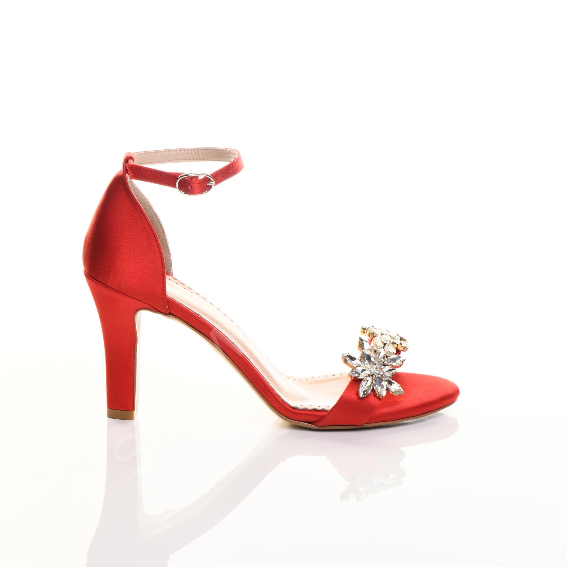 KADIN KIRMIZI SATEN TAŞLI TEK BANTLI AYAKKABI