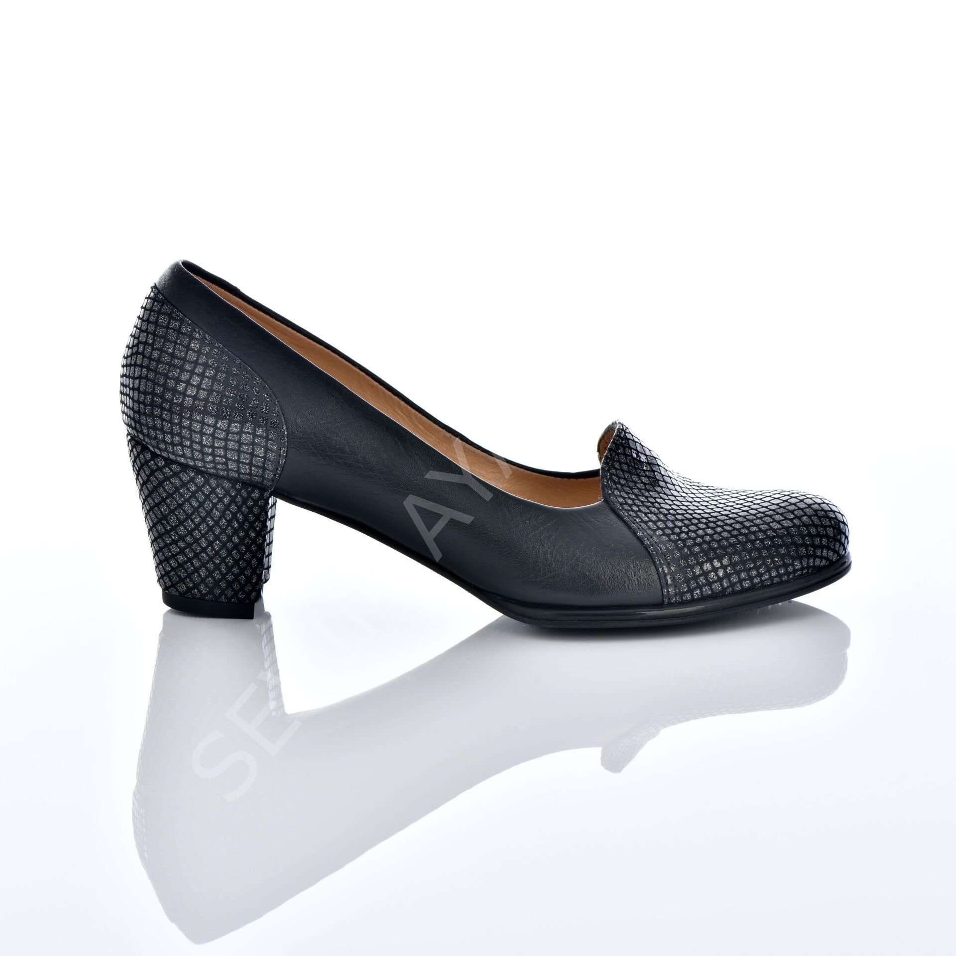 KADIN TOPUKLU ANATOMİK TABAN GÜNLÜK AYAKKABI