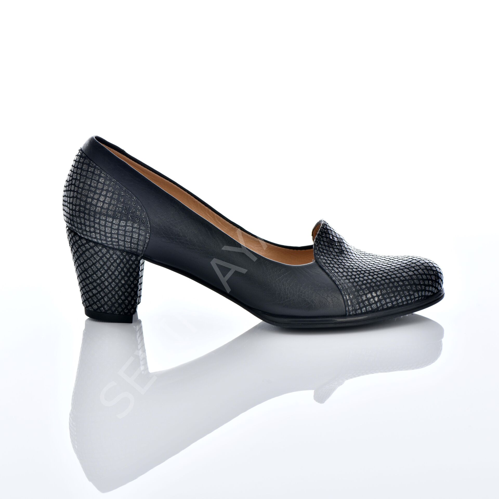 KADIN TOPUKLU ANATOMİK TABAN GÜNLÜK AYAKKABI