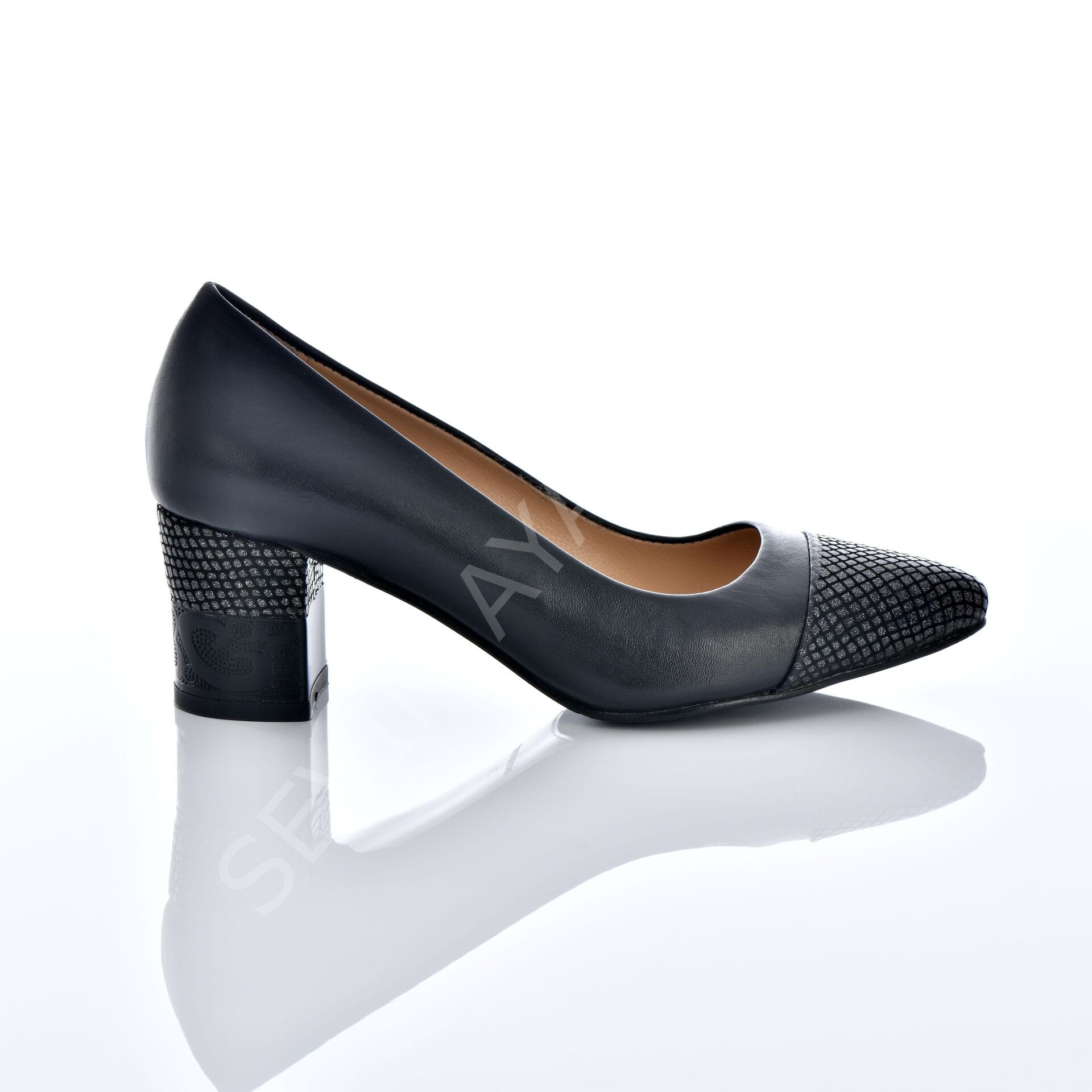 KADIN TOPUKLU ANATOMİK TABAN GÜNLÜK AYAKKABI